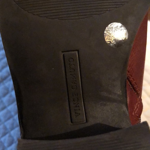 🥾Vince Camuto Belt & buckle wrapped classic low stacked heel ankle boots - Picture 12 of 14